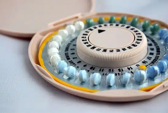 Hormonální antikoncepce pro zvětšení prsou